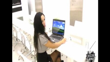 秘書は自慰行為をします