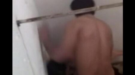隠されたカメラのナイトクラブのキャビンでのセックス
