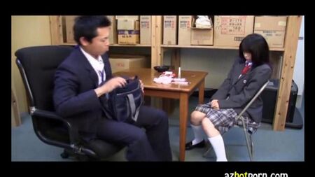 大人の先生はほとんど学生をレイプしました