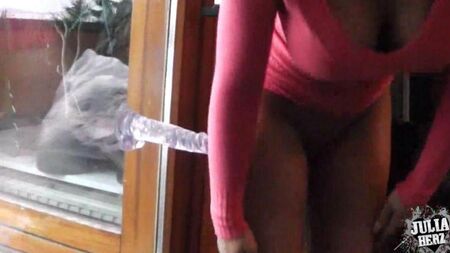 ダンプトラックを持った女の子