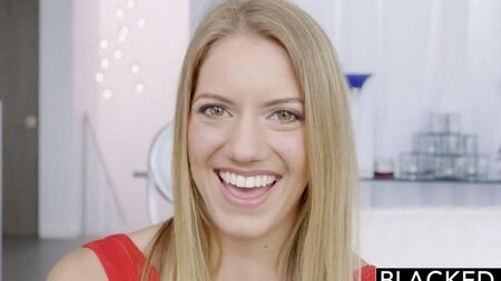 ロングディックブラックはブロンドのすべての穴に入ります