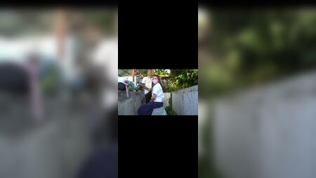 フィリピン人女子学生とフィリピン人教師の公営墓地での性行為