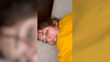 ソファの上で、痩せた10代の娘を後背位で犯した