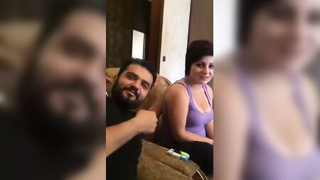 イラン　セックスの前に酒を飲む可愛い売春婦の少女 MA