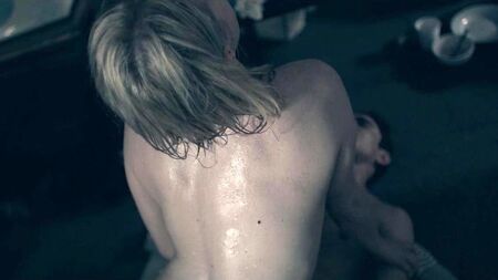 エリザベス・モス セックス - 『侍女の物語』 - ScandalPlanetCom