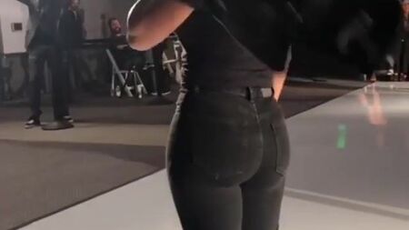 エボニー・ミーガン・グッドの素晴らしいお尻ショー！！！！！