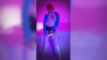 セクシーなストリップ。パンティを脱がせて。KutieKitten パート2