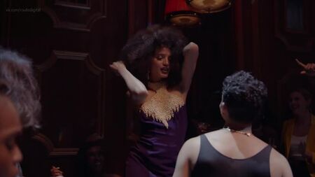 インディア・ムーアのヌード（隠しカット） - 『Pose』シーズン2第7話（2019年） HD 1080p オンライン視聴
