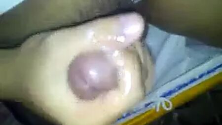 自慰行為をする男性 01