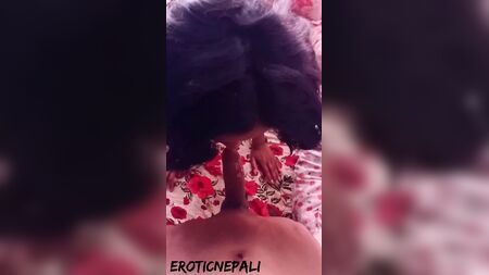 ネパールの彼女にラドを飲ませようとしていた