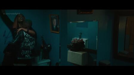 マーガレット・クォーリー、キキ・レイン - 『ネイティブ・サン』（2019）HD 1080p ヌード？ 熱い！ オンラインで視聴