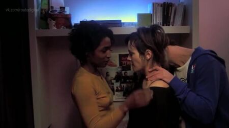 サラ・マルティンス、アルメル・ドイッチュ - 『Une idee en l'air』（2014）HD 720p ヌード？セクシー！オンラインで視聴