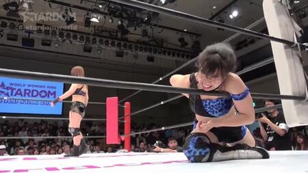 白井イオ (c) 対 渡辺モモ - スターダム・ゴールドスター