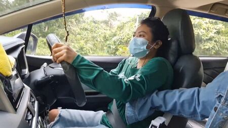 デシのGrabドライバー、チップ目当てに犯される - Pinay Lovers Ph