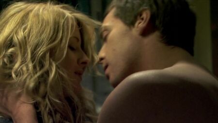エミリー・ビーチャム ヌード - 『パルス』（英国 2010年） 720p HDTV オンライン視聴
