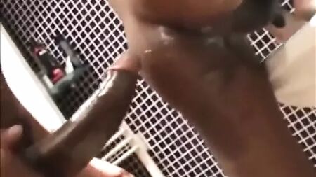 欲情したパパのモンスター級巨根 vs インド人のイケメン少年
