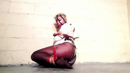 魔女サリエ、ストレッチャージャケット・フロッグタイ