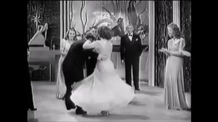 シャーリー・テンプル『アニー』が『ミス・アニー・ルーニー』（1942年）でジッターバグを踊る
