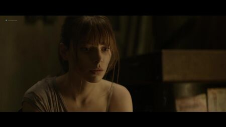ローレン・ジャーマン、ロザンナ・アークエットのセクシーな姿 - 『ザ・ディバイド』（2011）HD 1080p Blu-ray