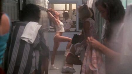 リー・トンプソン セクシー - 『サム・カインド・オブ・ワンダフル』（1987年） HD 720p WEB