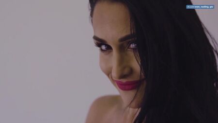 [WWE QTV]☆[ニッキー・ベラの7月のビキニ写真撮影！]