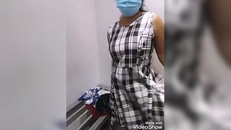 ヌゲゴダの部屋にいる妻
