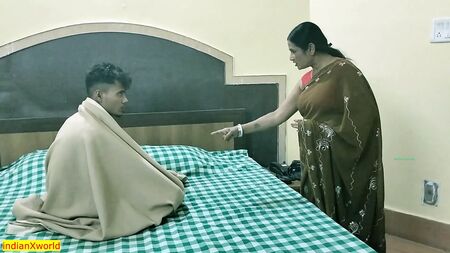 インド系ベンガル人の継母が、10代の義理の息子と激しく激しいセックス！クリアな音声付き