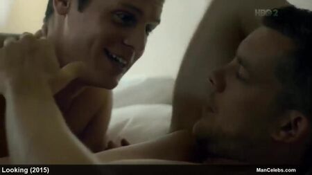 男性セレブ、ラッセル・トヴィーのヌードやセクシーな映画シーン
