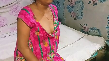 インドのベンガル人のおばさん、トゥンパが夫と中出しセックスをし、膣の中に精液を注ぎ込まれる