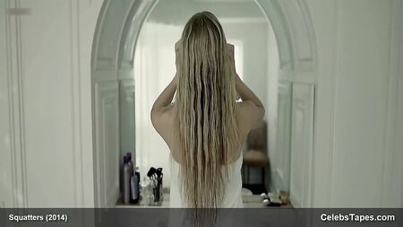 ガブリエラ・ワイルド、全裸