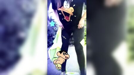 ナザレナ・ベレスが得意の「お尻を露出する」パフォーマンスを披露