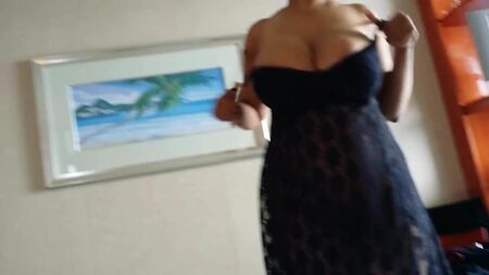 短い動画、巨乳
