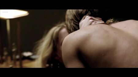 アンバー・ハード、ライアン・デュジッチ - 『フライデー・ナイト・ライツ』2004年（セックスシーン、セックスシーン、エロティック）