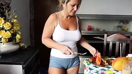 セクシーな熟女の妻 2