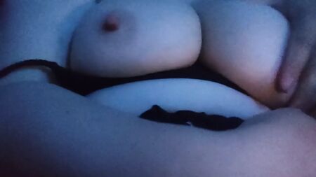 自らオナニーをする熟女 トルコ人熟女