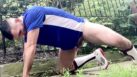 犬のようにおしっこをする