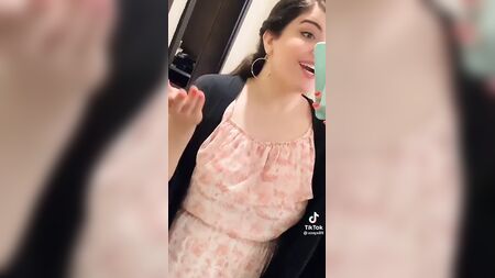 ゼバ・ガル、セクシーでホット