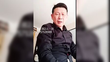 ハンサムなスーツ姿の中国人男性