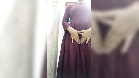 インド系のデシ系女子が大学帰りにシャワーを浴びて、アナルを弄る
