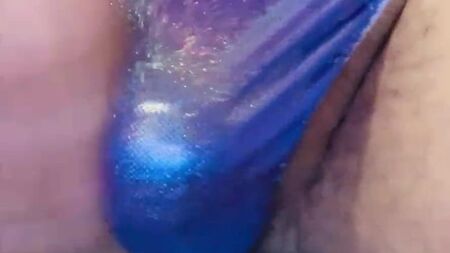パープルサテン・Tバックの膨らみ遊び
