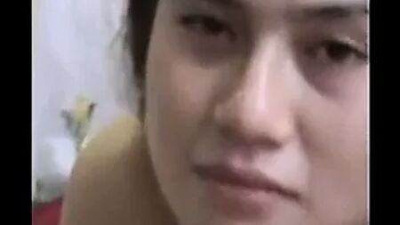 バンドン出身の豊満な叔母が、借りた部屋でセックスをする