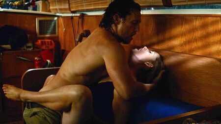 『セレニティ』のアン・ハサウェイのラブシーンがScandalPlanet.Comで公開中