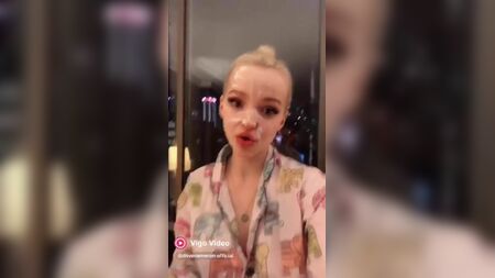 ダヴ・キャメロンがみんなに「いい子でいてね」と呼びかけています