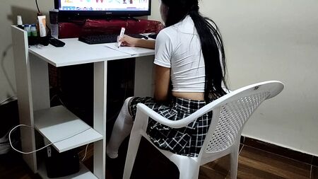 18歳の可愛い女子高生の性教育の宿題を手伝う変態教師