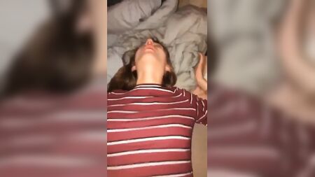 彼女は私の友人です