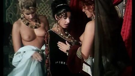 巨乳の女性3人が王様に、自分たちのマンコを犯してほしいと頼む
