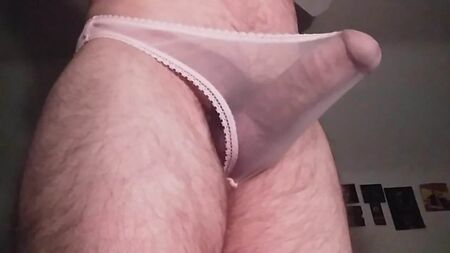 透け感のあるパンティ