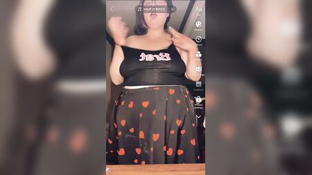 欲情したぽっちゃり女たちが全裸でオナニーするTikTok動画集