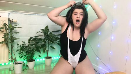 チンポをしゃぶりながら、パンツを股間に食い込ませられる