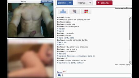チャットルーレットで、スタイルの良いスペイン人の男性と遊ぶ